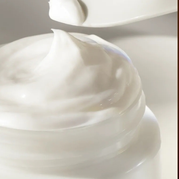 La mer Moisturizing Soft Cream - Picture 2 of 5